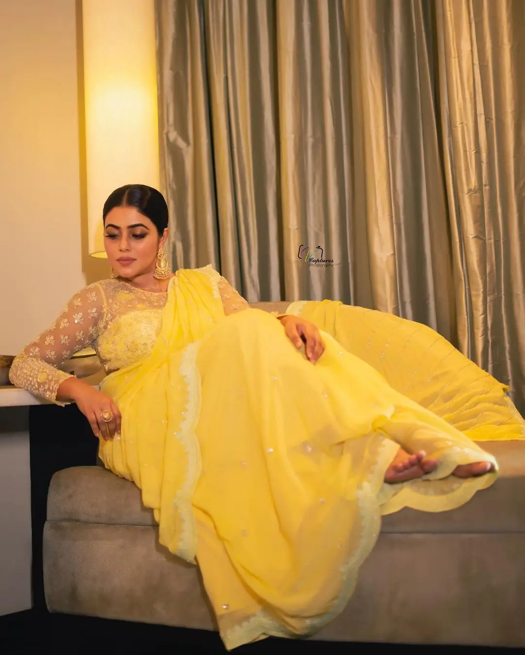 INDIAN TV ACTRESS SHAMNA KASIM PICS IN YELLOW SAREE 4